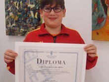 Miguel �ngel encargouse de recoller o diploma de agradecemento ao CEIP de Castrelo de Mi�o.