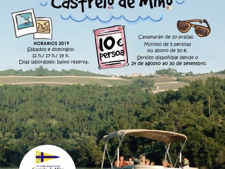 Catamar�n tur�stico navega en Castrelo de Mi�o