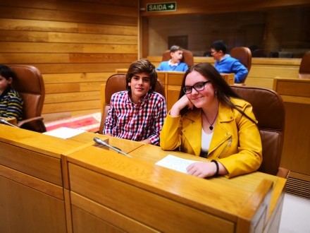 Representantes do consello da infancia e da adolescencia de Castrelo de Mi�o asistiron ao Parlamento Galego